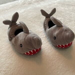 Trimfit - kids shark slippers